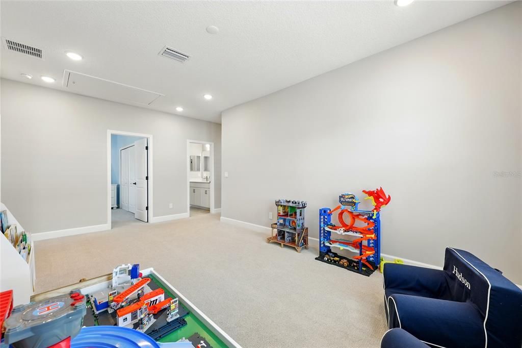 Active With Contract: $1,275,000 (5 beds, 3 baths, 3392 Square Feet)