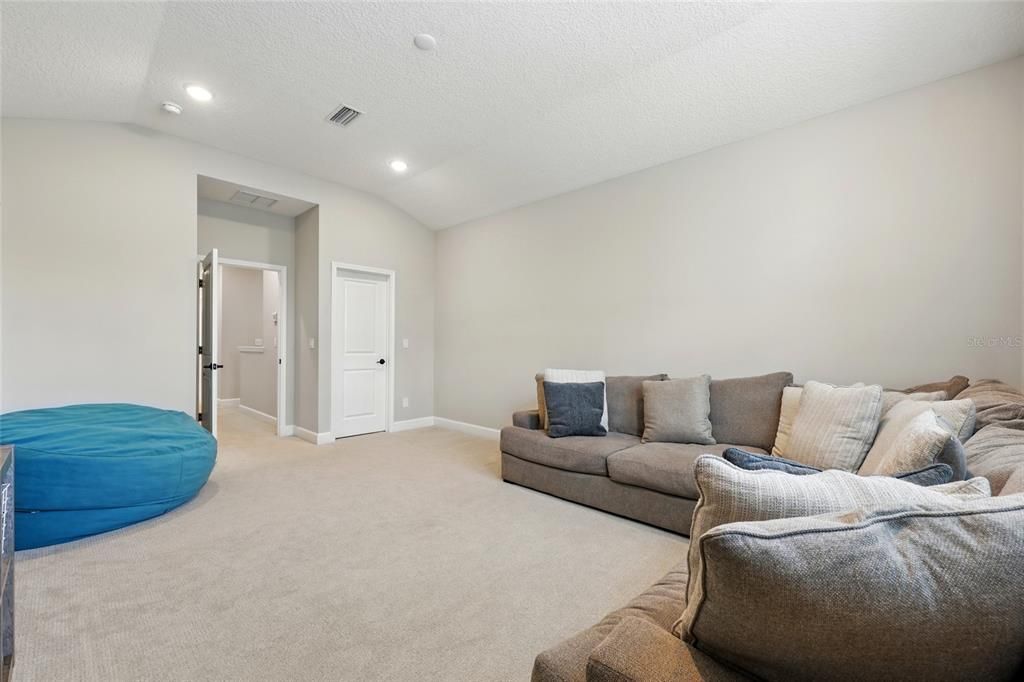 Active With Contract: $1,275,000 (5 beds, 3 baths, 3392 Square Feet)