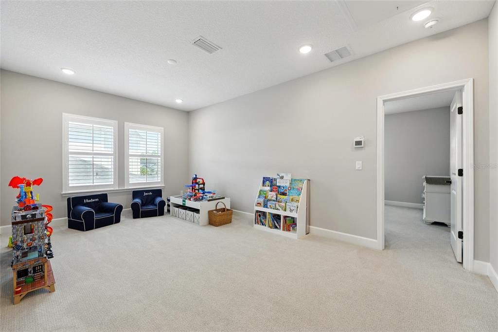 Active With Contract: $1,275,000 (5 beds, 3 baths, 3392 Square Feet)