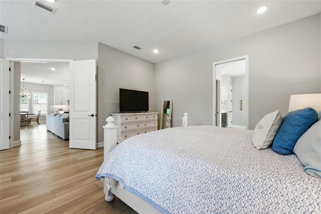 Active With Contract: $1,275,000 (5 beds, 3 baths, 3392 Square Feet)