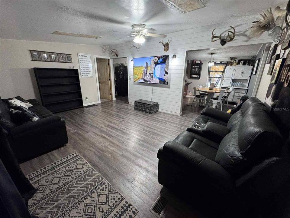 En Venta: $274,000 (3 camas, 2 baños, 1248 Pies cuadrados)