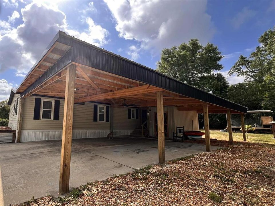 CARPORT & UTILITY ROOM WITH POWER