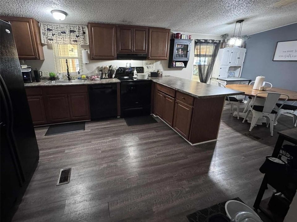 Kitchen/Dining Room