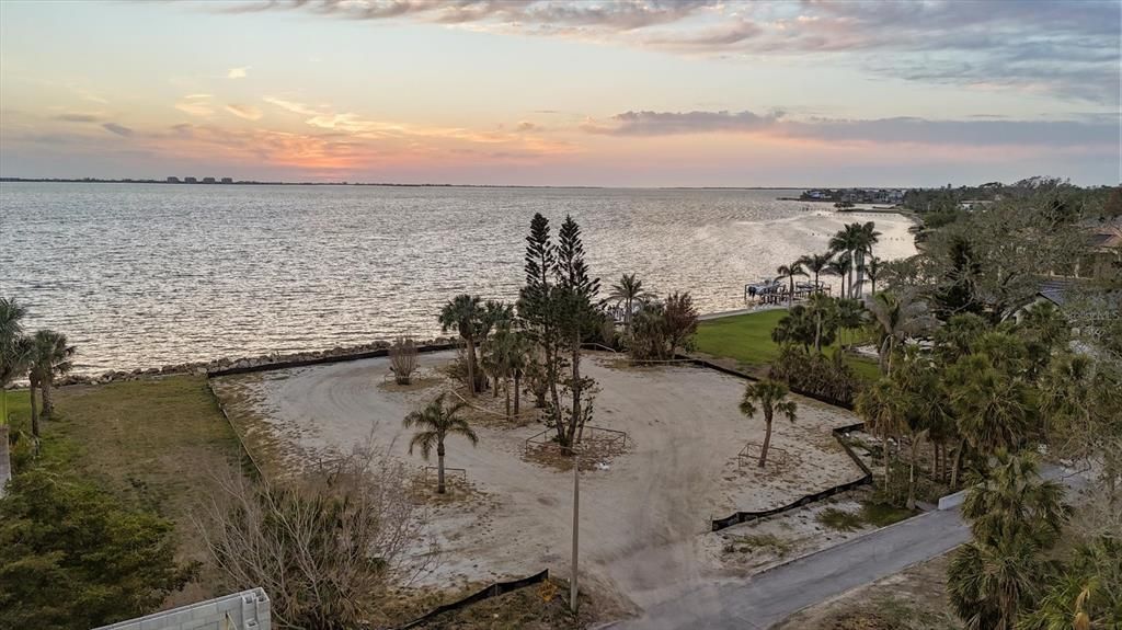 En Venta: $5,500,000 (0.89 acres)