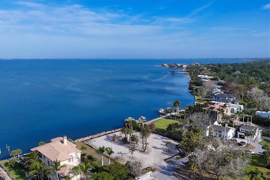 En Venta: $5,500,000 (0.89 acres)