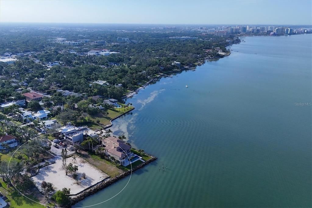 En Venta: $5,500,000 (0.89 acres)