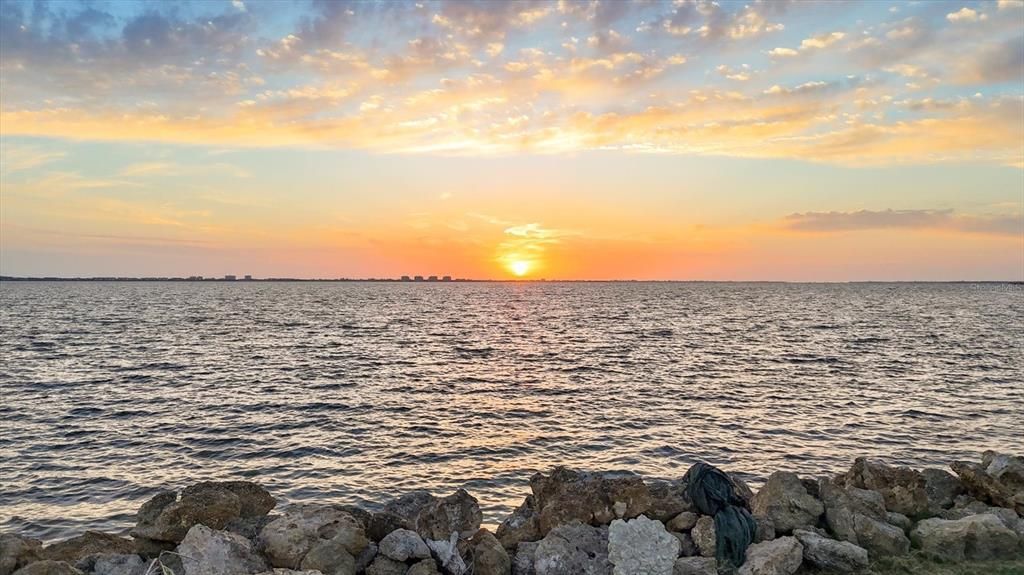 En Venta: $5,500,000 (0.89 acres)