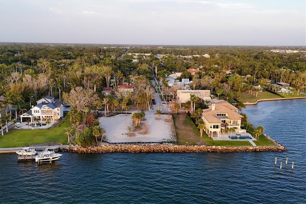 En Venta: $5,500,000 (0.89 acres)