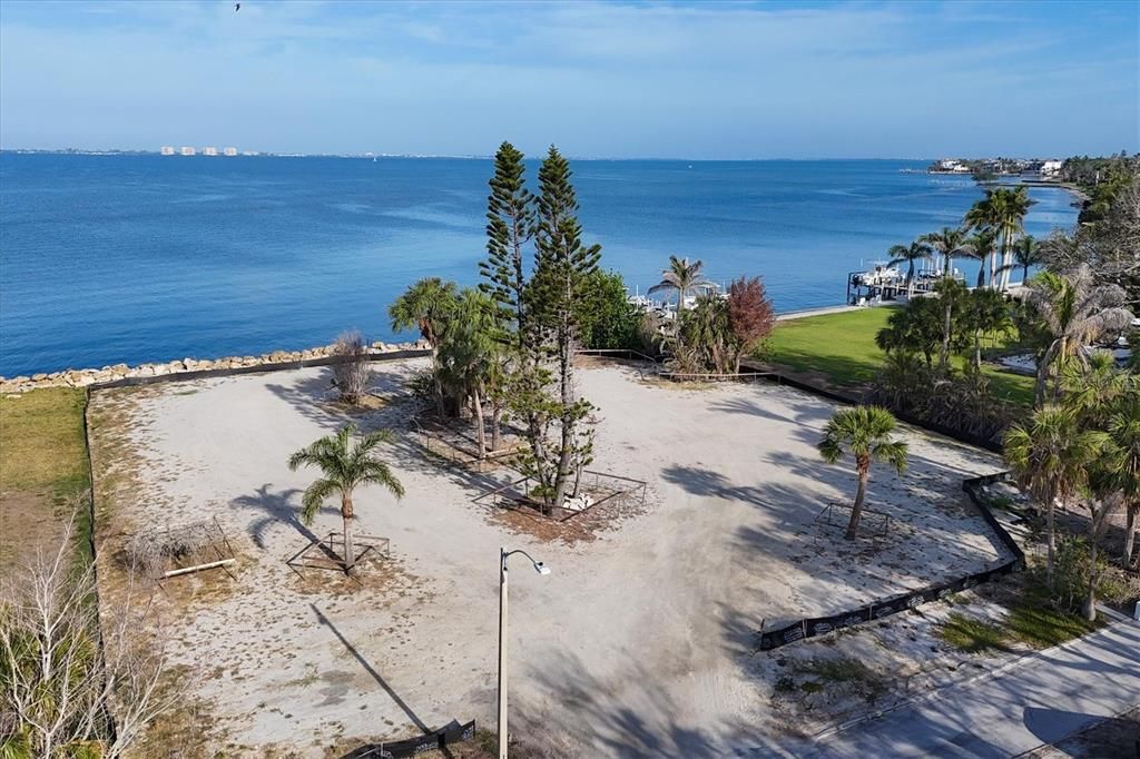 En Venta: $5,500,000 (0.89 acres)