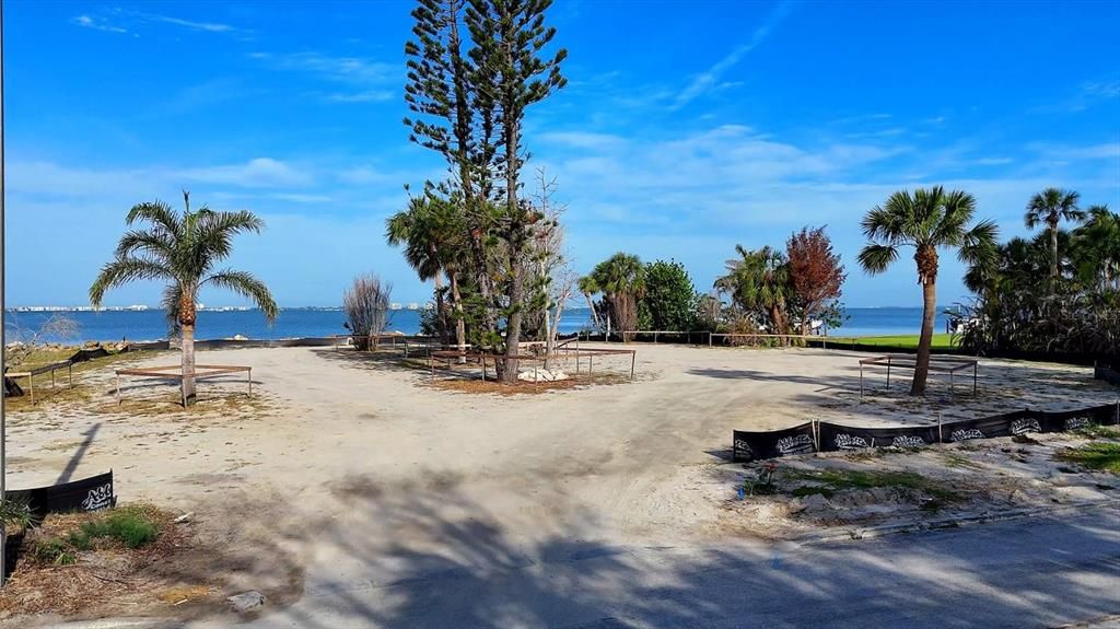 En Venta: $5,500,000 (0.89 acres)