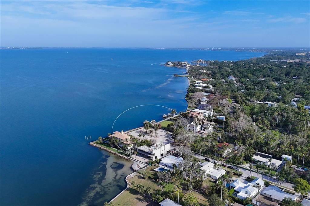 En Venta: $5,500,000 (0.89 acres)