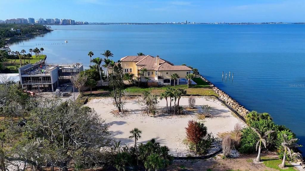 En Venta: $5,500,000 (0.89 acres)