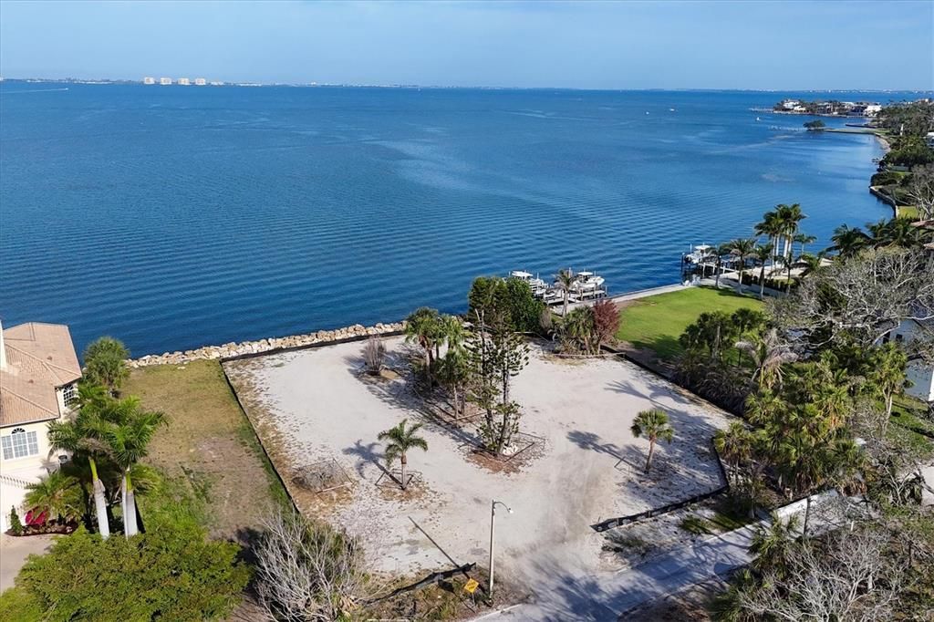 En Venta: $5,500,000 (0.89 acres)