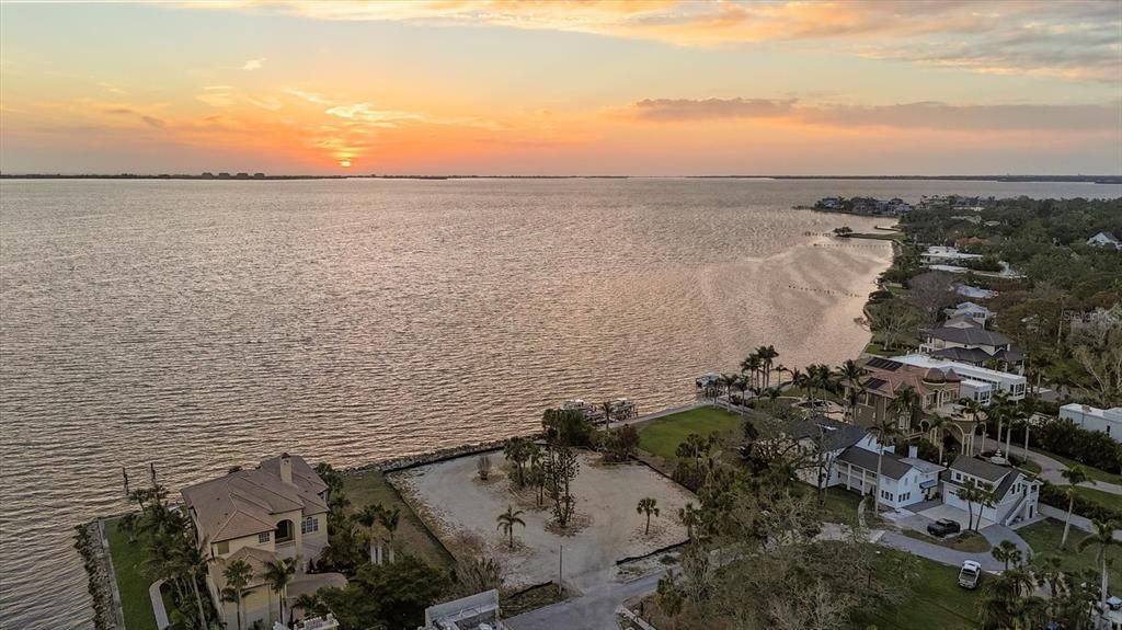 En Venta: $5,500,000 (0.89 acres)