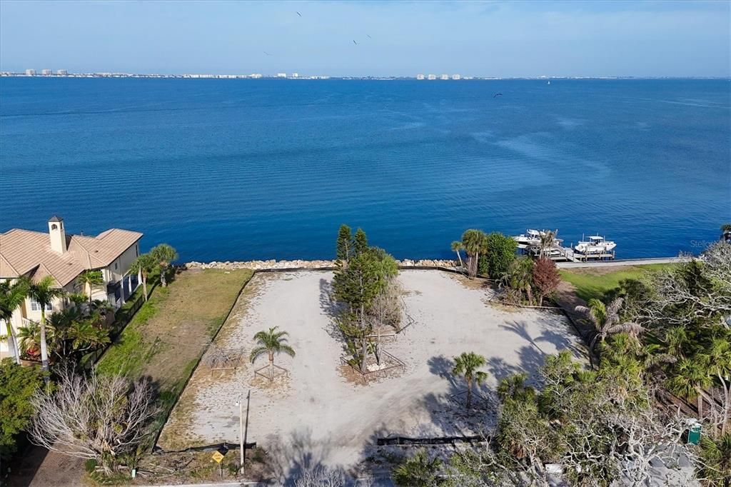 En Venta: $5,500,000 (0.89 acres)