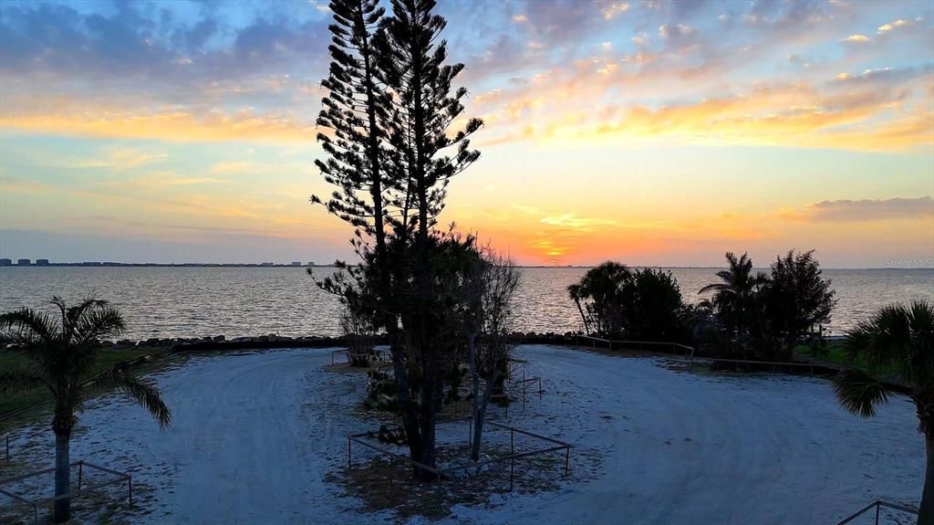 En Venta: $5,500,000 (0.89 acres)