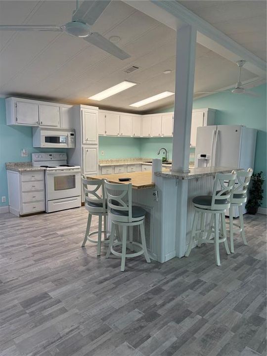 Activo con contrato: $224,900 (2 camas, 2 baños, 1144 Pies cuadrados)