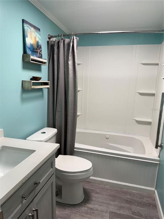 Activo con contrato: $224,900 (2 camas, 2 baños, 1144 Pies cuadrados)