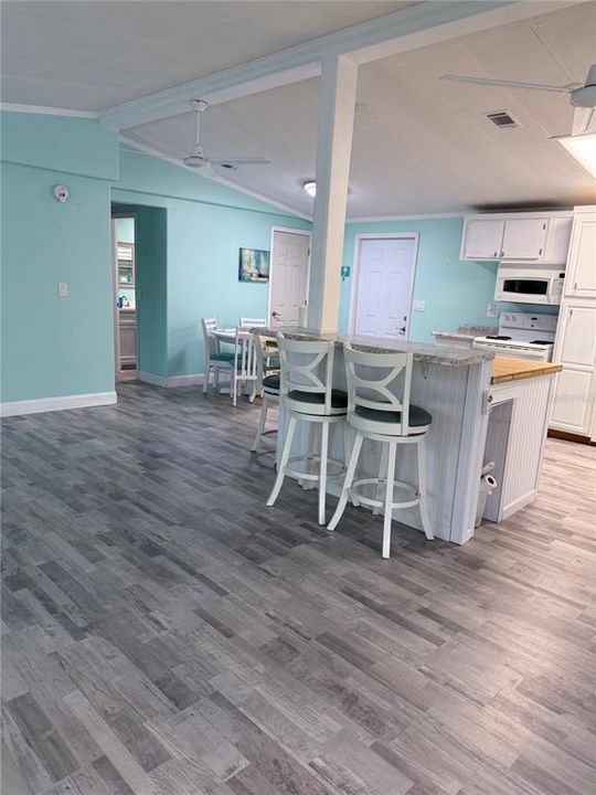 Activo con contrato: $224,900 (2 camas, 2 baños, 1144 Pies cuadrados)