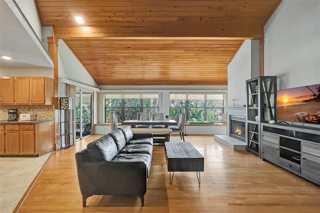 待售: $495,000 (4 贝兹, 2 浴室, 2420 平方英尺)