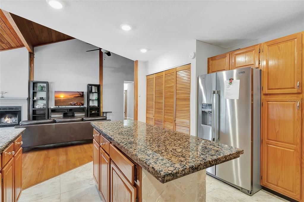 待售: $495,000 (4 贝兹, 2 浴室, 2420 平方英尺)