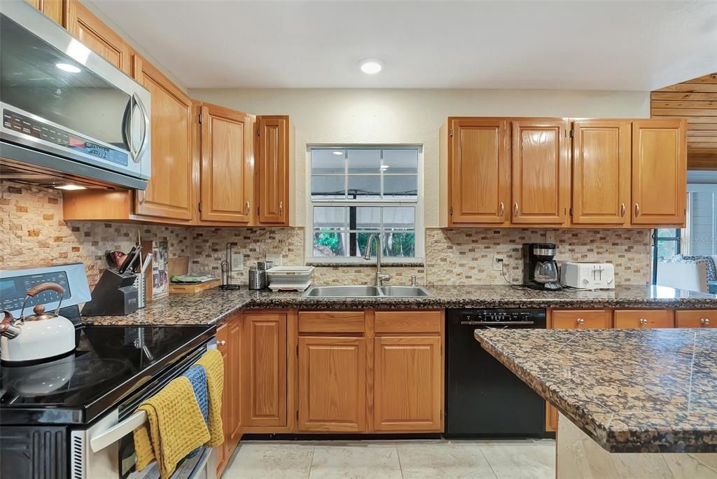 待售: $495,000 (4 贝兹, 2 浴室, 2420 平方英尺)