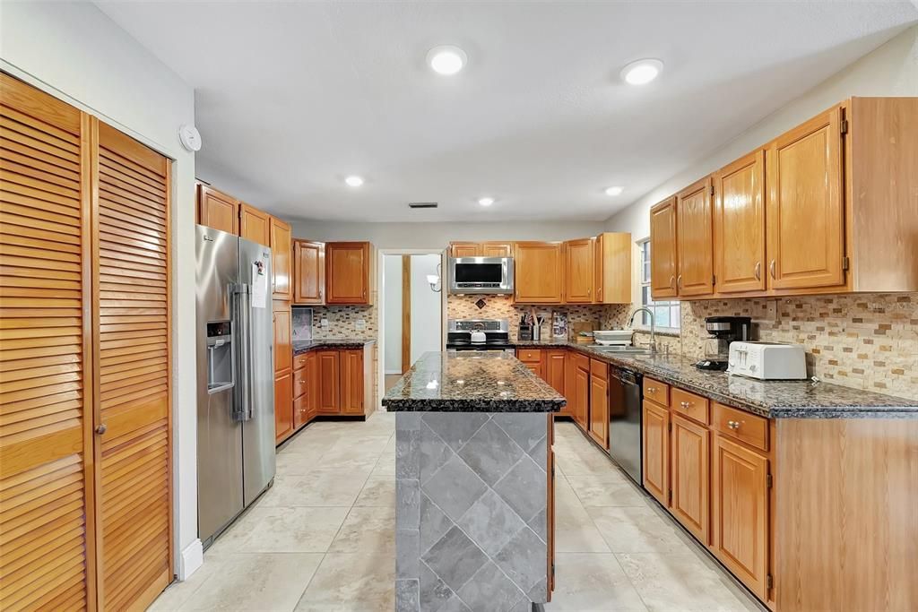 待售: $495,000 (4 贝兹, 2 浴室, 2420 平方英尺)