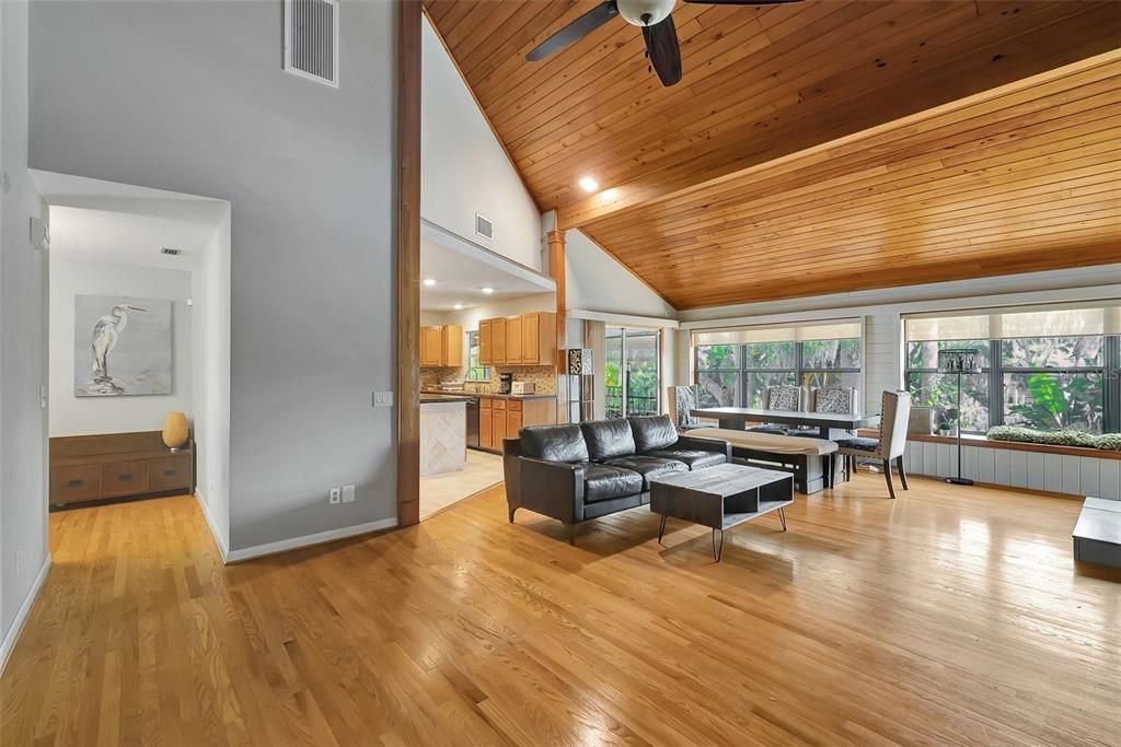 待售: $495,000 (4 贝兹, 2 浴室, 2420 平方英尺)