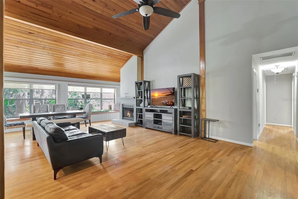 待售: $495,000 (4 贝兹, 2 浴室, 2420 平方英尺)