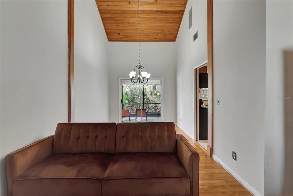 待售: $495,000 (4 贝兹, 2 浴室, 2420 平方英尺)