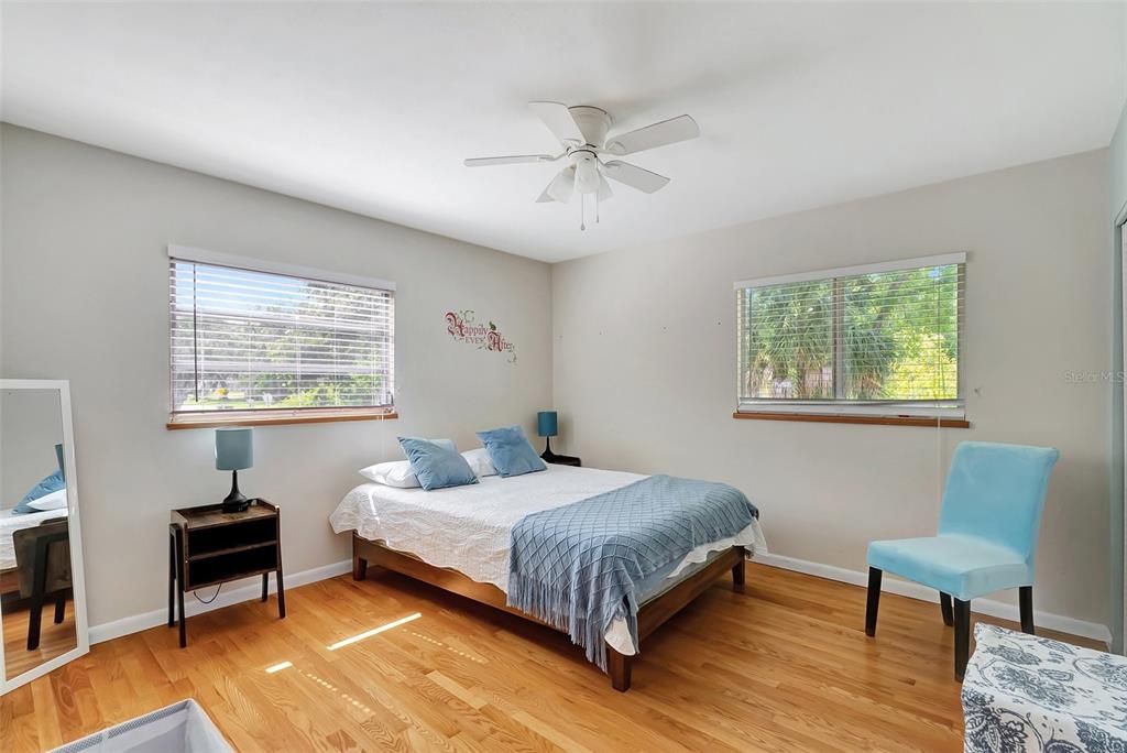 待售: $495,000 (4 贝兹, 2 浴室, 2420 平方英尺)