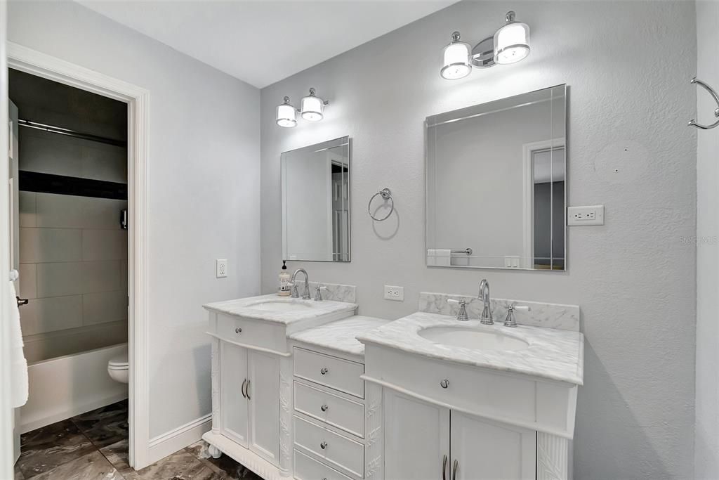 待售: $495,000 (4 贝兹, 2 浴室, 2420 平方英尺)