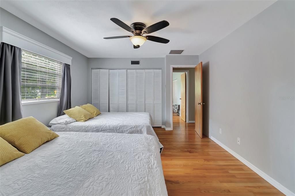 待售: $495,000 (4 贝兹, 2 浴室, 2420 平方英尺)