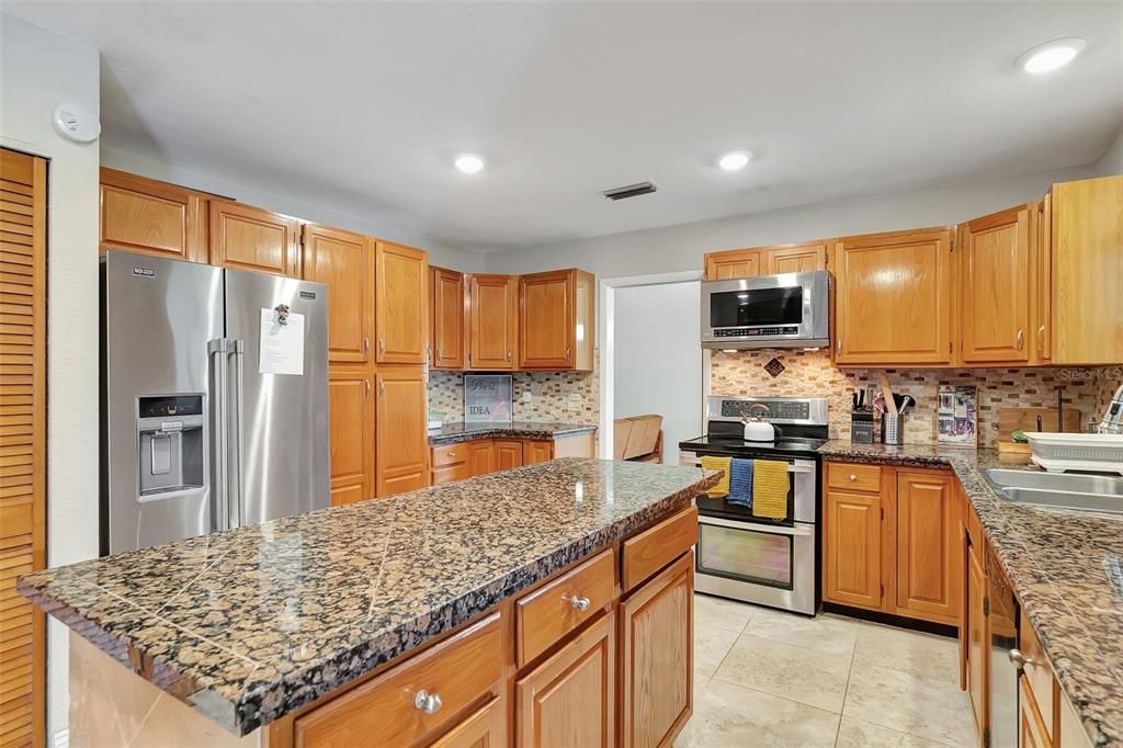 待售: $495,000 (4 贝兹, 2 浴室, 2420 平方英尺)