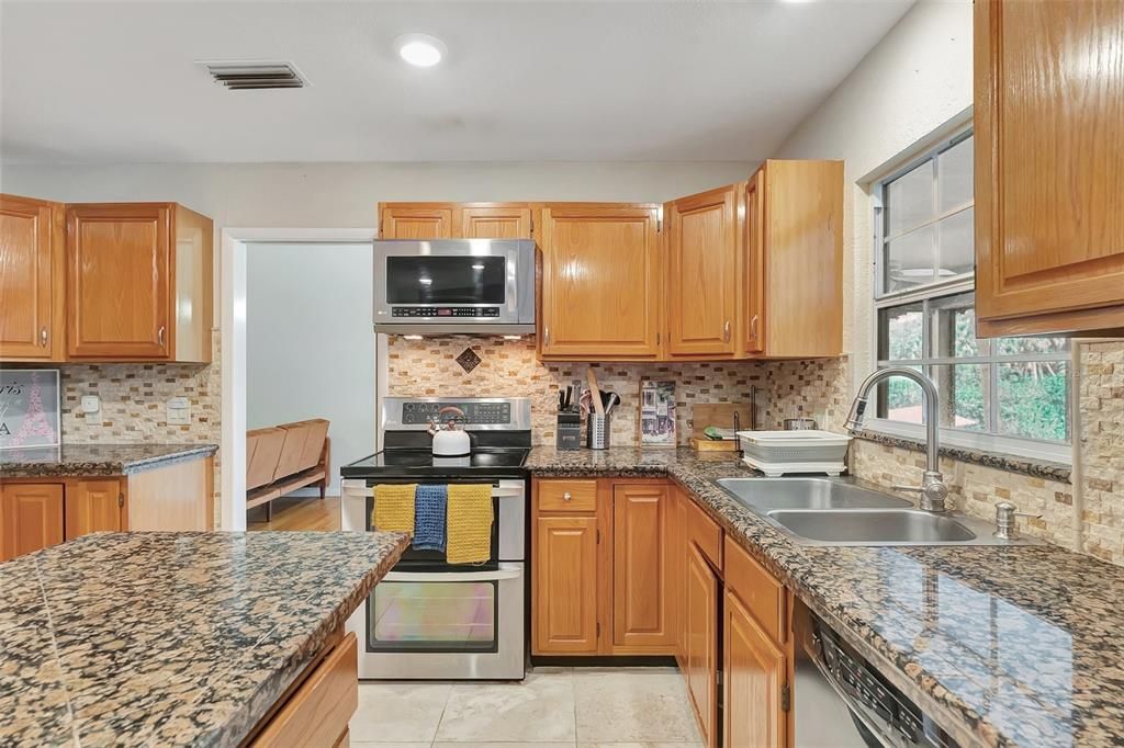 待售: $495,000 (4 贝兹, 2 浴室, 2420 平方英尺)