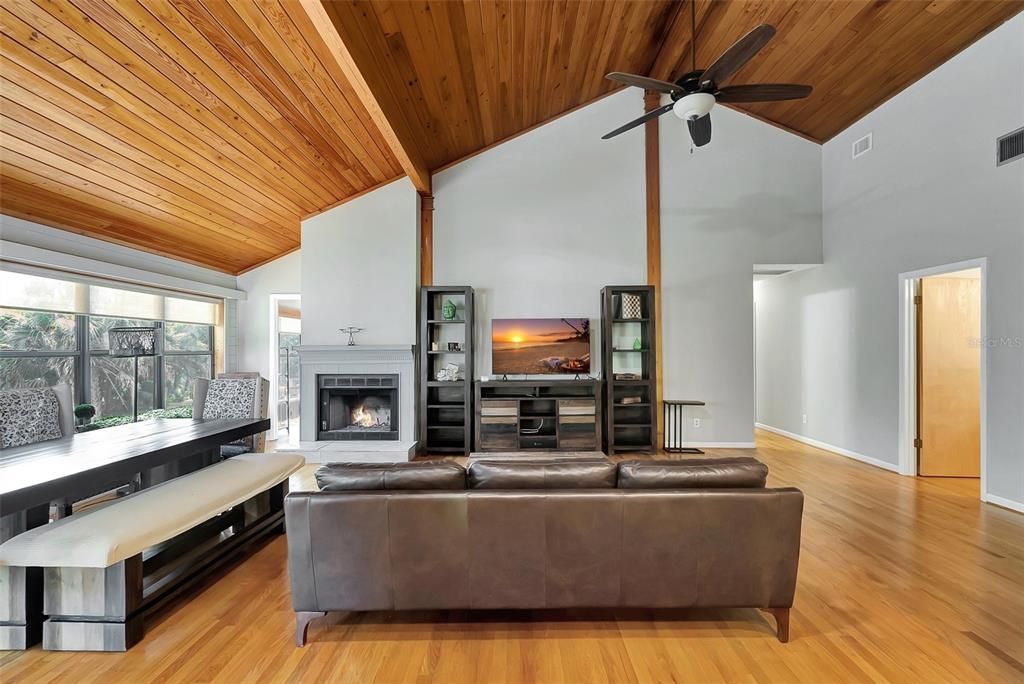 待售: $495,000 (4 贝兹, 2 浴室, 2420 平方英尺)