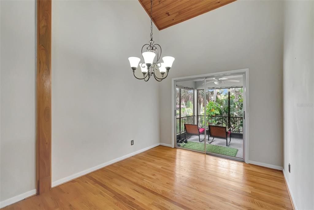 待售: $495,000 (4 贝兹, 2 浴室, 2420 平方英尺)