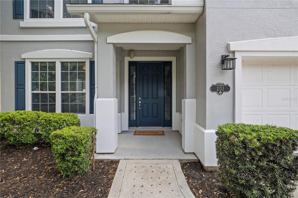 合同活跃: $550,000 (4 贝兹, 2 浴室, 2568 平方英尺)