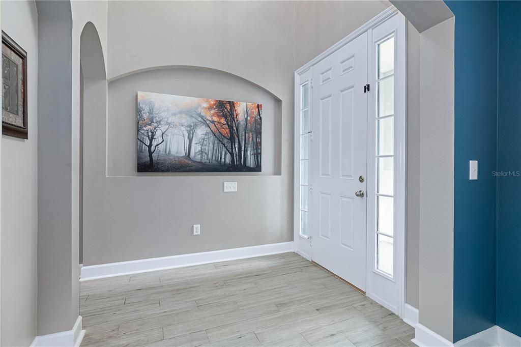 合同活跃: $550,000 (4 贝兹, 2 浴室, 2568 平方英尺)