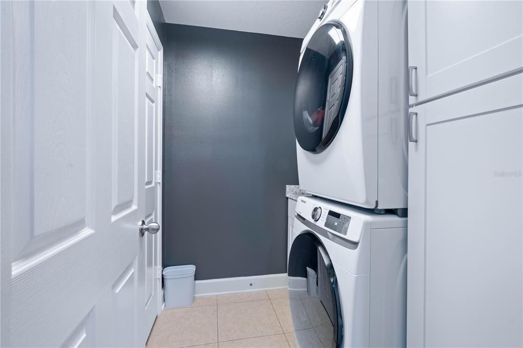 合同活跃: $550,000 (4 贝兹, 2 浴室, 2568 平方英尺)