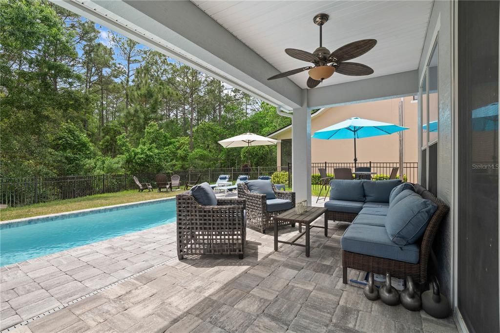 合同活跃: $550,000 (4 贝兹, 2 浴室, 2568 平方英尺)