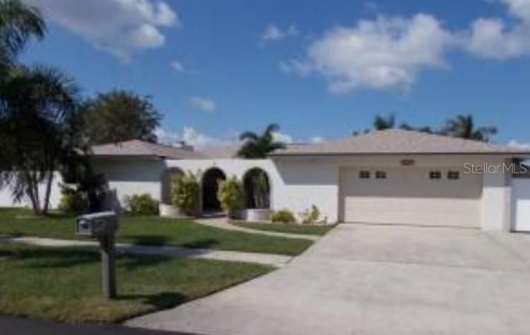 Recently Sold: $680,000 (4 beds, 2 baths, 2154 Square Feet)