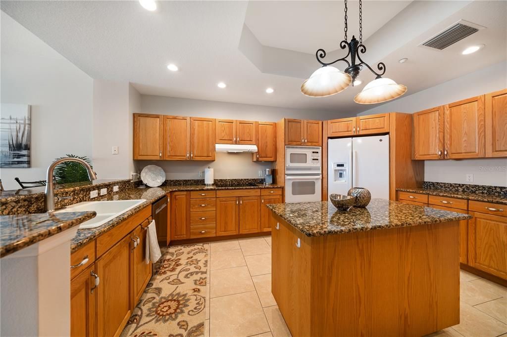 待售: $1,049,000 (3 贝兹, 3 浴室, 1995 平方英尺)