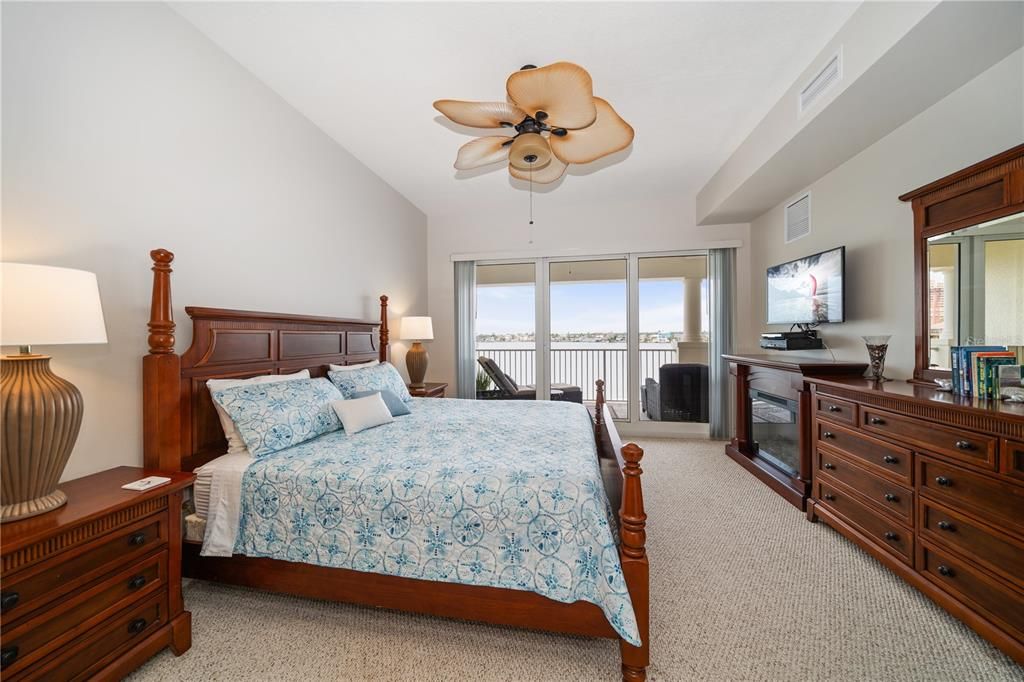 待售: $1,049,000 (3 贝兹, 3 浴室, 1995 平方英尺)