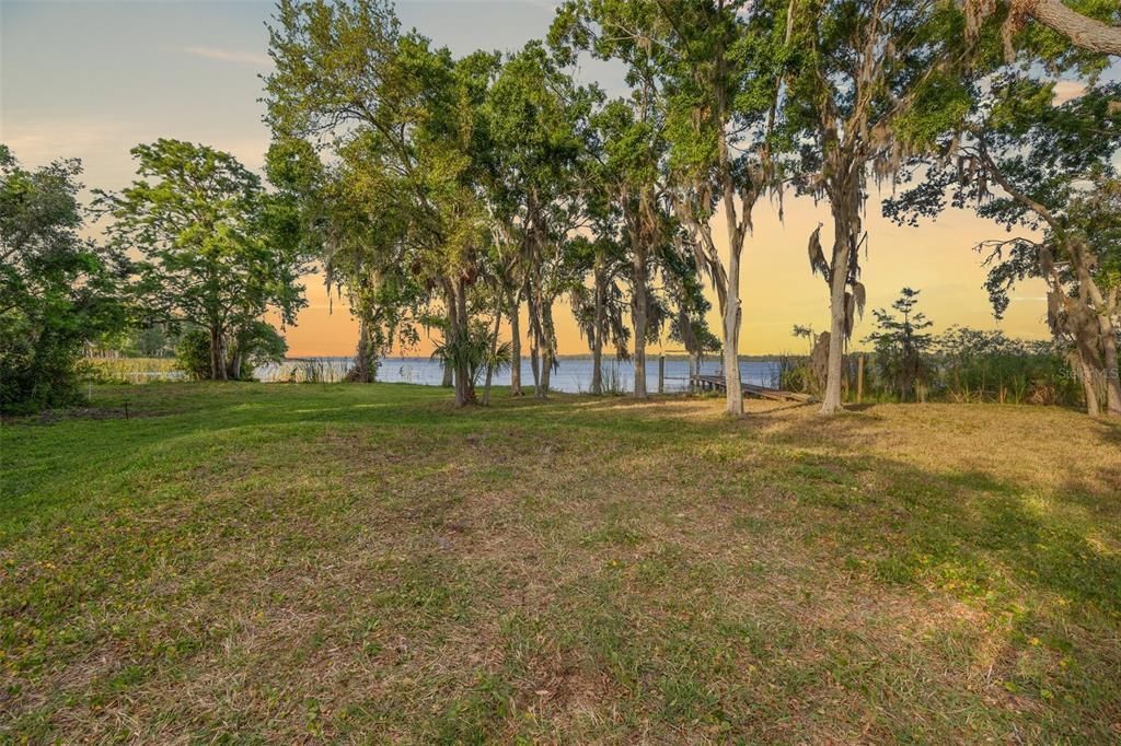 待售: $1,490,000 (2.89 acres)