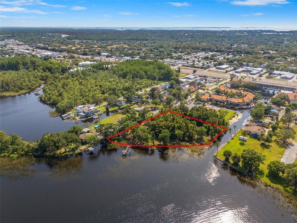 待售: $1,490,000 (2.89 acres)