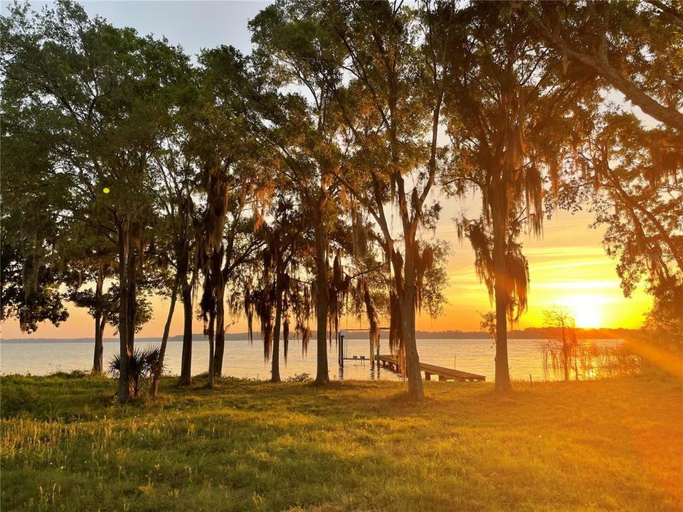 待售: $1,490,000 (2.89 acres)