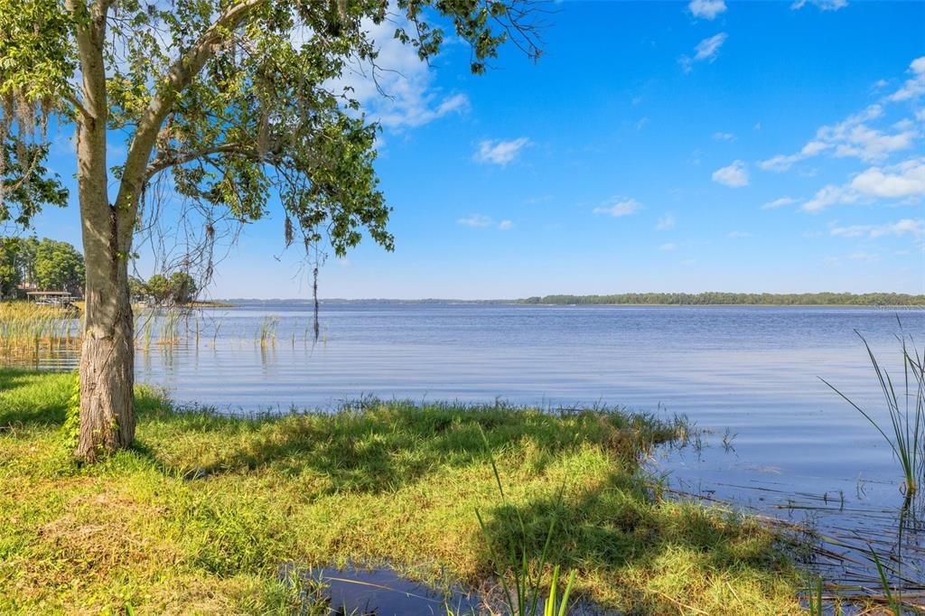 待售: $1,490,000 (2.89 acres)