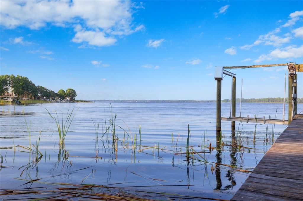 待售: $1,490,000 (2.89 acres)