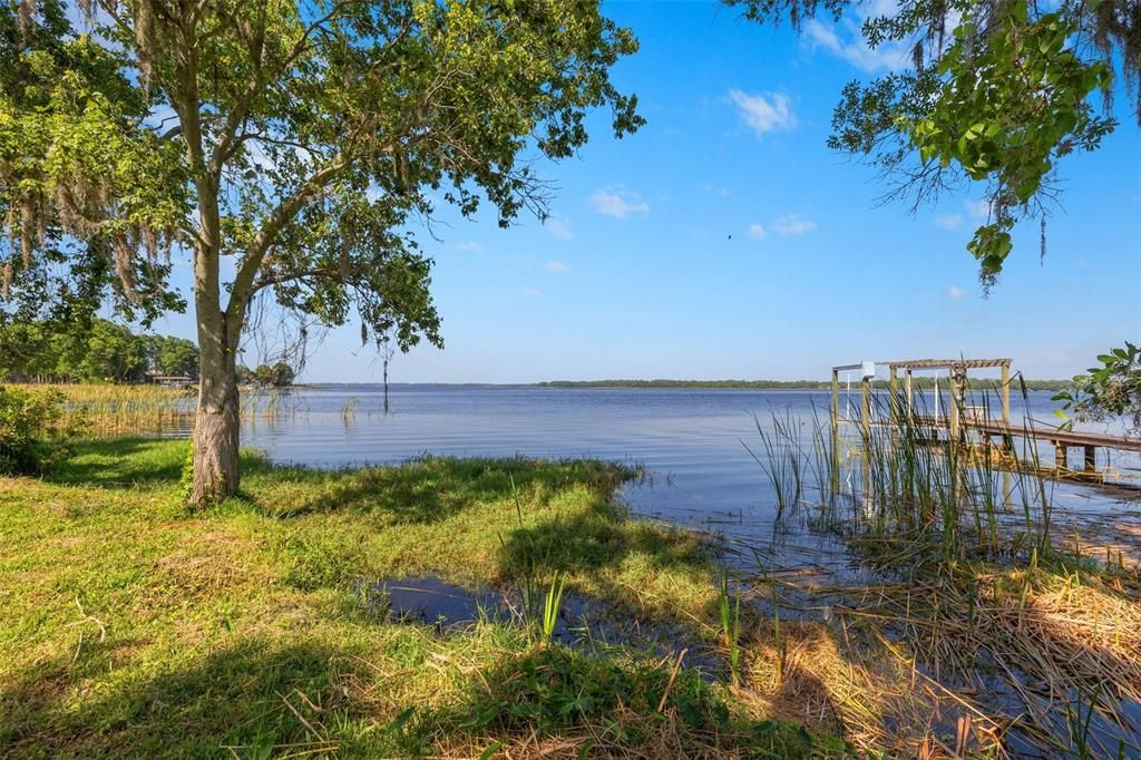 待售: $1,490,000 (2.89 acres)